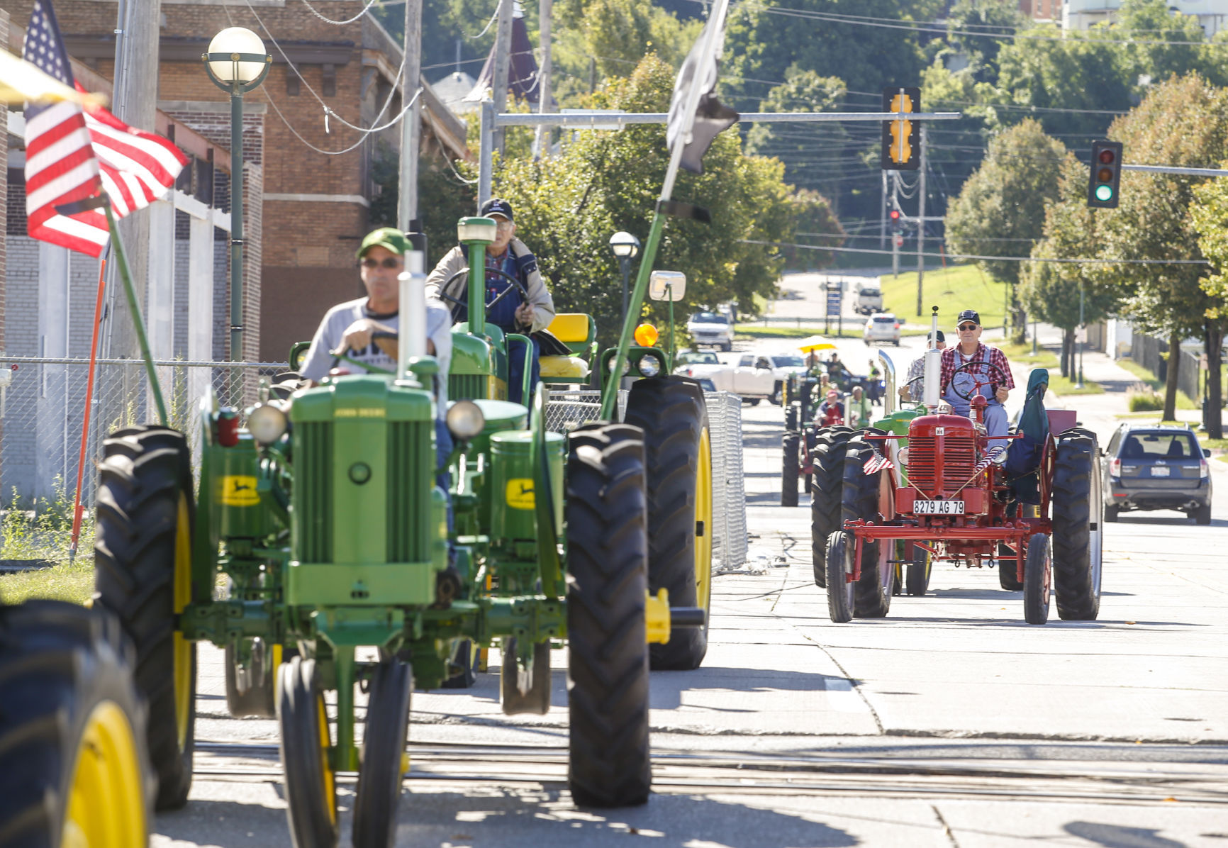 091016-TRACTOR-PARADE-001